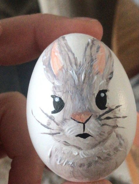 Painting On Egg, Animal Easter Eggs, Creative Easter Eggs, Spring Easter Eggs, Easter Paintings, Easter Egg Art, Easter Napkins, Acrylic Art Projects, Bunny Painting