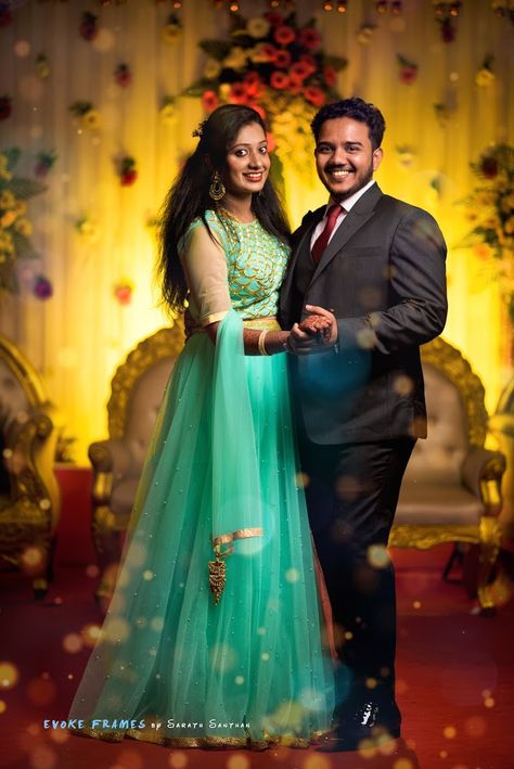 Bride Groom Stills, Reception Poses For Bride, Indian Couple Reception Photoshoot, Reception Poses Indian, Couples Photoshoot Marriage, Couple Photography Poses Reception, Marriage Couple Stills, Wedding Reception Stills, Couple Stills For Engagement