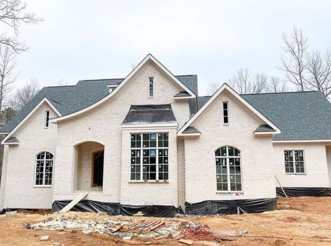 Georgia Classic Collection- Dover Bluff with Glacier White Mortar Dover White Brick Exterior, Business Exterior, Brick Ideas, House Brick, Stone Exterior Houses, Exterior Houses, Dover White, Stone Exterior, French Country House Plans