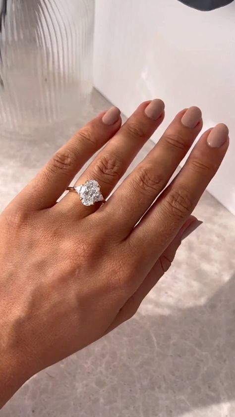 Embrace everlasting love with our 4-carat elongated oval diamond ring, handcrafted in lustrous platinum. Three luminous lab-grown diamonds radiate brilliance, symbolizing the past, present, and future of your extraordinary journey together. Celebrate your unique bond with this exquisite ring, a timeless treasure to cherish for a lifetime. 𝐅𝐞𝐚𝐭𝐮𝐫𝐞𝐬:• 𝐌𝐚𝐝𝐞 𝐭𝐨 𝐎𝐫𝐝𝐞𝐫• 𝐌𝐞𝐭𝐚𝐥: 𝟏𝟒𝐊 𝐆𝐨𝐥𝐝 | 𝟏𝟖𝐊 𝐆𝐨𝐥𝐝 | 𝟗𝟓𝟎 𝐏𝐥𝐚𝐭𝐢𝐧𝐮𝐦• 𝐁𝐚𝐧𝐝 𝐂𝐨𝐥𝐨𝐫𝐬: Rose Gold, Yellow Gold & White Gold• 𝐁𝐚𝐧𝐝 𝐖𝐢𝐝𝐭𝐡: 2.00 MM• 𝐁𝐚𝐧𝐝 𝐓𝐡𝐢𝐜𝐤𝐧𝐞𝐬𝐬: 1.60 MM 𝐂𝐞𝐧𝐭𝐞𝐫 𝐬𝐭𝐨𝐧𝐞:• 𝐒𝐭𝐨𝐧𝐞 - Lab Grown Diamond• 𝐒𝐡𝐚𝐩𝐞 - Oval• 𝐂𝐚𝐫𝐚𝐭 𝐖𝐞𝐢𝐠𝐡𝐭 - 4.00 Carats• 𝐏𝐢𝐞𝐜𝐞𝐬 - 1 Piece• 𝐂𝐨𝐥𝐨𝐫 - F+• 𝐂𝐥𝐚𝐫𝐢𝐭𝐲 - VS1+• 𝐂𝐞𝐫𝐭𝐢𝐟𝐢𝐜𝐚𝐭𝐞 - 𝐈𝐆𝐈 | 3 Carat Oval Engagement Ring Gold, Oval Engagement Ring With Thick Band, Big Oval Engagement Ring, Oval Ring With Side Stones, 3 Stone Engagement Rings With Band, 3 Stone Oval Ring, Elongated Oval Engagement Ring, Oval Three Stone Engagement Ring, 10k Engagement Ring