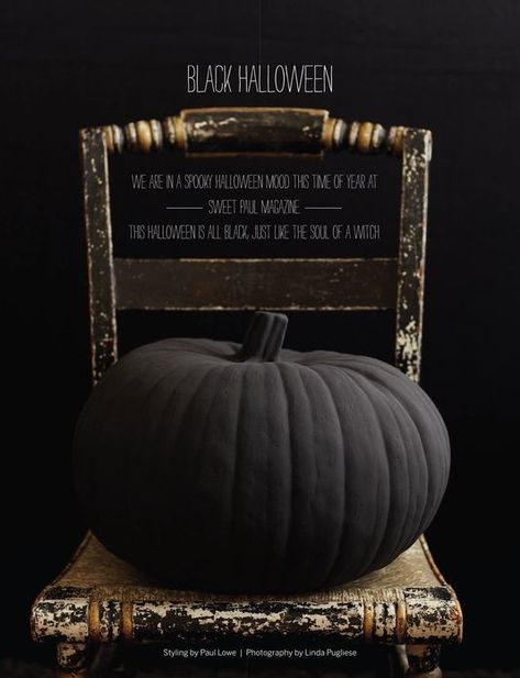 Classy Halloween Party, Black Pumpkins, Sweet Paul Magazine, Dekorasi Halloween, Photography Tattoo, Halloween Decor Diy, Classy Halloween, Labu Halloween, Black Pumpkin