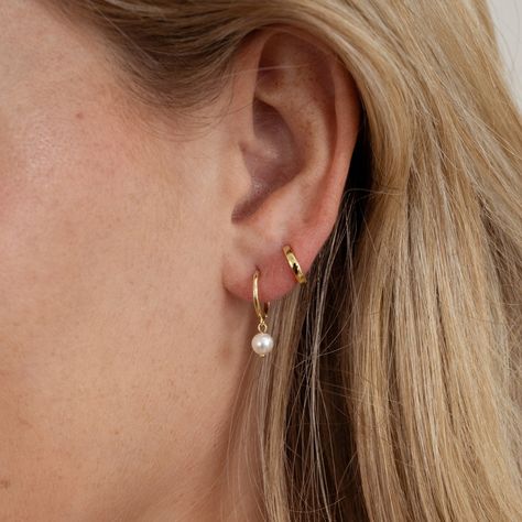 Sweet and dainty pearl charm huggie hoops! They look great stacked or worn alone.  - - - D E T A I L S - - - * Made of 925 Sterling Silver * THICK plating of 14k Gold or Rhodium  * Sold as a PAIR  * Nickel-free & Hypoallergenic * Pearls Measure 5mm * Inner Diameter: 9.5mm * Made of shell pearls 2nd Piercing on Model: https://www.etsy.com/listing/692723534/gold-hoop-earrings-gold-huggie-earrings?click_key=771fab7508188cfffe7f50ee2f2aca2adb34f95e%3A692723534&click_sum=1bd1ddda&ga_search_query=small%2Bhuggies&ref=shop_items_search_76&pro=1&sts=1 Made with 100% Pure Love! ♡ Happy to answer any questions you may have! 🥰 Let's Connect! 🥰 IG: samijewels_ Gold Hoop Earrings With Pearls, 2nd Piercing, Double Ear Piercing, 2nd Ear Piercing, Second Ear Piercing, Minimalist Ear Piercings, Double Ear Piercings, Dainty Gold Earrings, Pearl Jewelry Gift