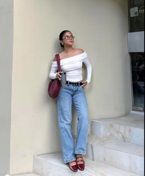 Instagram: ashleyogarcia 5ft Tall Women Fashion Outfit, Zapatos Mules Outfit, Outfits With Pink Shoes, Maroon Coquette, Red Leather Jacket Outfit, Tall Women Fashion, Business Casual Outfits For Women, Everyday Fashion Outfits, Casual Day Outfits