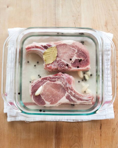 Brine For Pork, Pork Chop Brine, Perfect Pork Chops, Tender Pork Chops, Cooking Pork Chops, Brine Recipe, Juicy Pork Chops, Creamy Garlic Sauce, Grilled Pork Chops