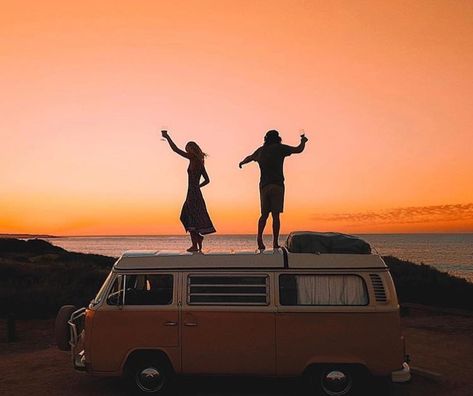 Best Road Trip Songs, Van Life Aesthetic, Combi Volkswagen, Vw Vintage, Scenic Photos, Adventure Aesthetic, Vw Van, Road Trip Fun, Vw Bus