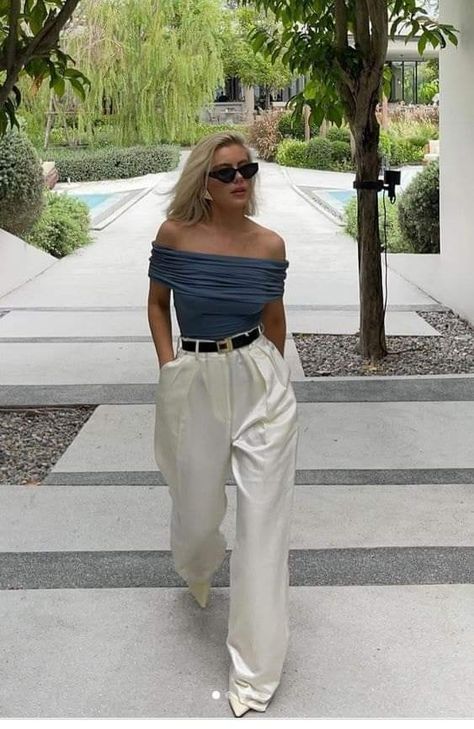 Off The Shoulder Top Outfit, Shoulder Tops Outfit, Soft Feminine Outfits, Dinner Outfit Casual, Classy Business Outfits, Latina Outfits, Leg Pants Outfit, Corporate Attire, Chique Outfits