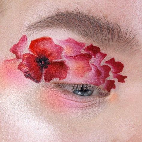 Poppy Makeup, Different Makeup Looks, Apply Makeup, Eye Makeup Art, Makeup Stuff, Makeup Styles, Simple Flowers, Eyes Makeup, Creative Makeup