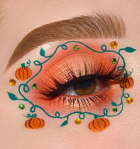 Creative Halloween Makeup, Cute Eye Makeup, Graphic Eyeliner, Unique Makeup, Dope Makeup, Eye Makeup Designs, Crazy Makeup, Holiday Makeup, Halloween Makeup Looks