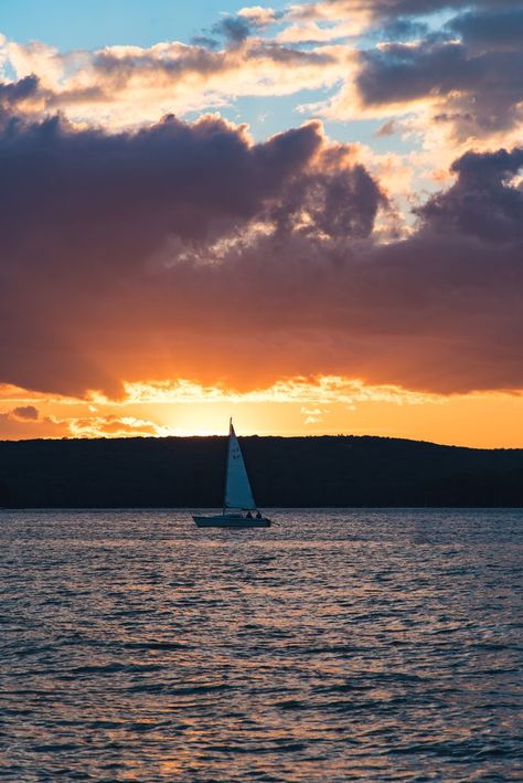 Sailboat at Sunset on Lake Wallenpaupack in Pennsylvania photographed by Emily Kern Photography. #lakewallenpaupack #poconos #tafton #pa #lakelife #lake #sailboat #sunset Sailboat Sunset, Lake Wallenpaupack, Lake Life, Pennsylvania, Lake, Collage, Photographer, Photography, Travel