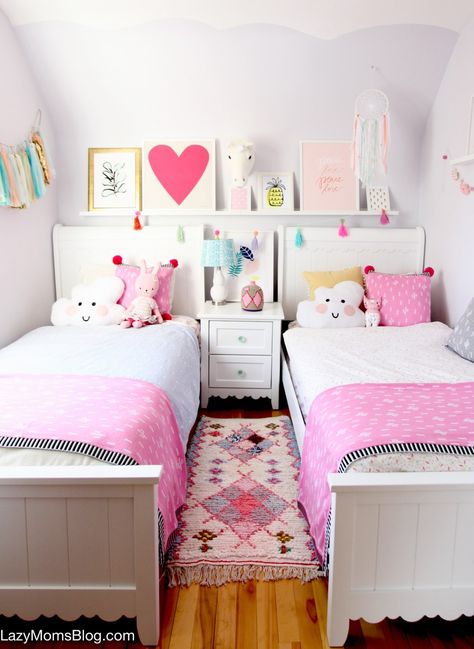 Small Girls Bedroom Ideas For Two, Small Twin Bedroom Ideas, Small Shared Girls Bedroom, Girls Shared Bedroom Ideas, Twin Girl Bedrooms, Sister Bedroom, Shared Girls Room, Kids Shared Bedroom, Shared Girls Bedroom