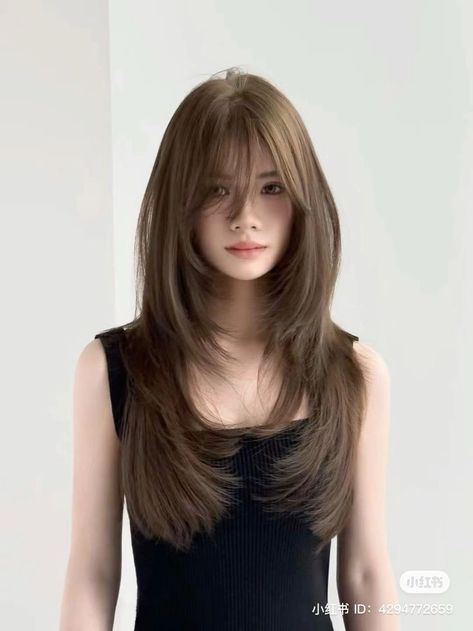 Haircut Inspiration Thick Hair, Chocolate Brown Hair With Chunky Highlights, Medium Haircuts Straight Hair, Falco Haircut, Hair With Volume On Top, Taurus Hair, Cute Layered Hair, Pretty Hair Cuts, Hair Inspiration Long