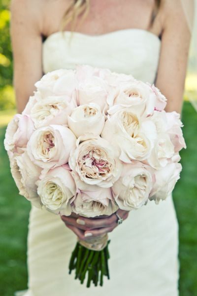 Vintage looking blush garden roses: http://www.stylemepretty.com/2015/06/18/the-23-prettiest-garden-rose-bouquets/ Garden Rose Bouquet Wedding, Garden Rose Bouquet, Rustic Bouquet, Rose Wedding Bouquet, Lakeside Wedding, Garden Rose, Pink Garden, Future Mrs, Garden Roses