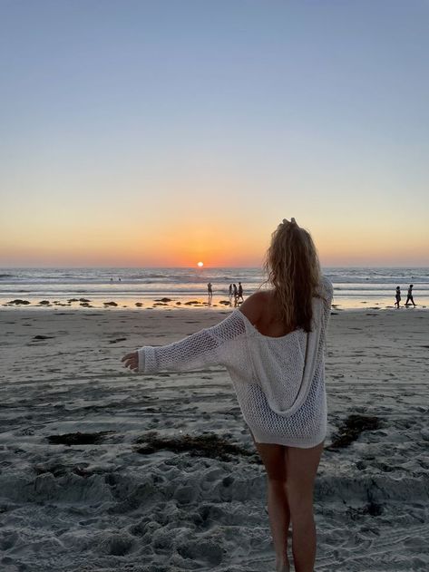 sunset, mission beach, san diego, aesthetic San Diego Aesthetic, Spring Break Girls, Mission Beach San Diego, Sunset Beach Pictures, Beach San Diego, Beachy Aesthetic, San Diego Travel, California Vibe, Mission Beach