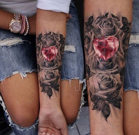 Flower diamond tattoo Jewel Tattoo, Couples Tattoo Designs, Diamond Tattoos, Matching Couple Tattoos, Geniale Tattoos, Full Sleeve Tattoos, Rose Tattoo Design, Sister Tattoos, Trendy Tattoos