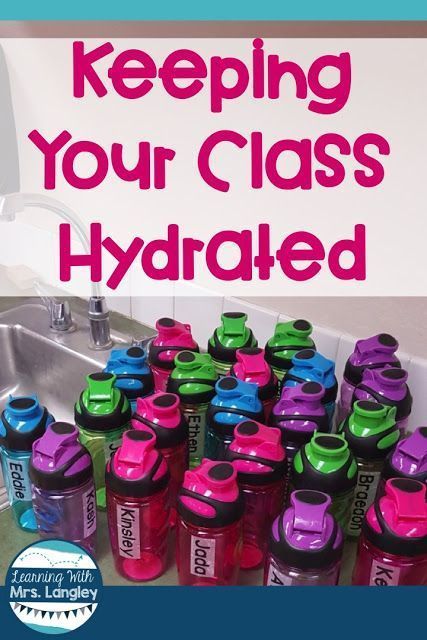 Here is a cheap classroom hack from the Dollar Store to DIY and hydrate your kiddos all year long. The organization and setup is easy and will help you deal with the management of getting drinks all year long! I used this in my kindergarten classroom but Water Bottle Classroom Management, Daycare Water Bottle Storage, Classroom Water Bottle Storage Ideas, Water Bottle Station Classroom, Classroom Water Bottle Storage, Phonics Notebook, Daycare Playroom, Student Water Bottles, Organized Classroom