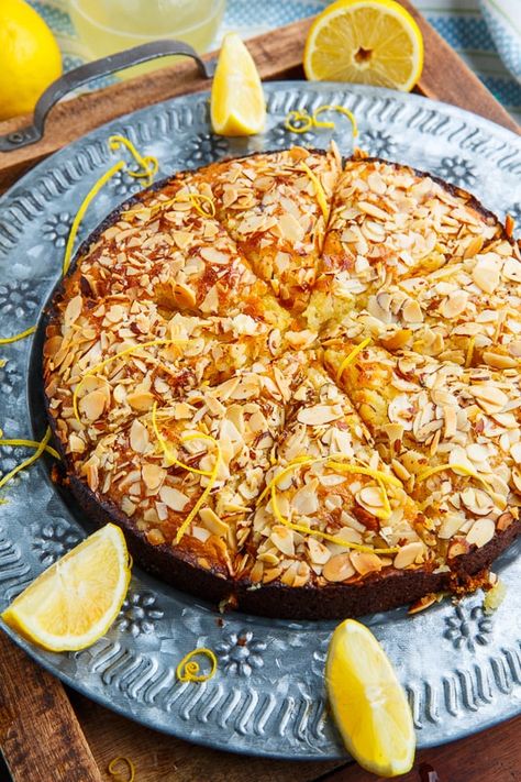 Lemon Almond Cake Friands Recipe, Lemon Almond Cake, Closet Cooking, حلويات عربية, Almond Cake Recipe, Lemon Cakes, Almond Croissant, Torte Cupcake, Spring Desserts