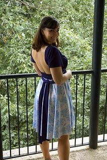 One of the cutest infinity dress wraps I've seen (and also the open back of it is hot, though I've no idea whether I might manage that for myself) Convertible Dress Tutorial, Diy Infinity Dress, Infinity Dress Tutorial, Convertible Wrap Dress, Dress Hack, Pencil Skirt Pattern, Dress Tutorial, Purple Prom Dress, Occasion Dresses Wedding