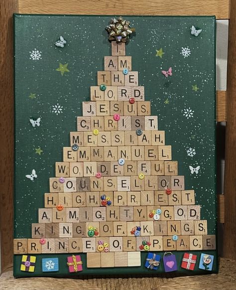 Christmas Scrabble Tiles, Scrabble Christmas, Scrabble Letter Crafts, Holiday Crafts Decorations, Scrabble Crafts, Dollar Store Christmas Crafts, Christmas Decorations Diy Crafts, Diy Xmas Gifts, Handmade Christmas Crafts