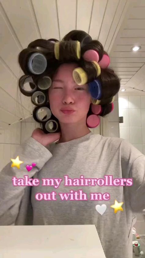 . Rollers For Long Hair, Best Hair Rollers, Large Hair Rollers, Hair Rollers Tutorial, Big Hair Rollers, Hair Styles For Medium Hair, Hair Styles For School, Styles For Medium Hair, Styler Hair