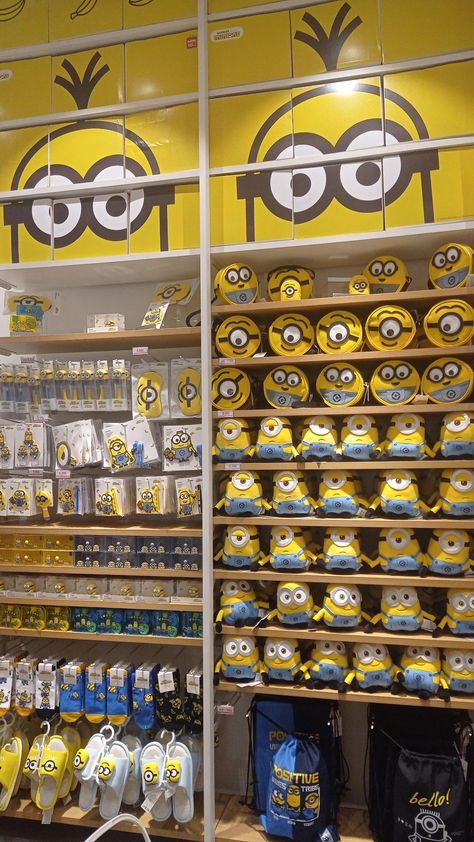 Minion S, Minions Merchandise, Minion Stuff, Minion Photos, Minions 4, Diy Minions, Minion Toy, Event Booth Design, Minion Banana