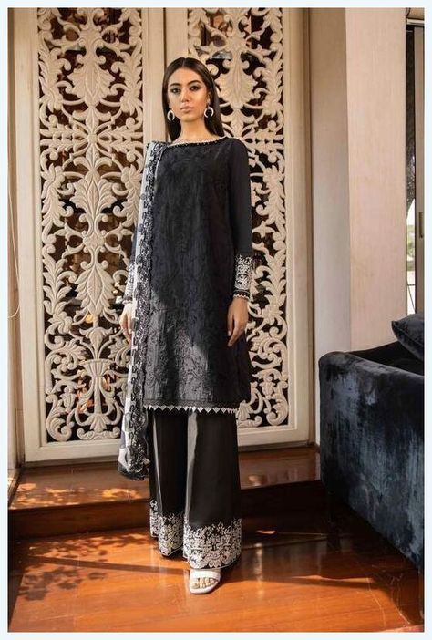 Modern Shalwar Kameez, Square Neck Pakistani Suit, Dresses For Eid Pakistani, Eid Outfits For Women, Modern Pakistani Outfits, Pakastin Suit Design, Eid Outfits Pakistani 2024, Pakistani Casual Wear Simple, Simple Pakistani Dresses Shalwar Kameez