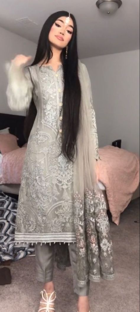 Eid Simple Outfit, Eid Outfit Aesthetic, Desi Clothes Pakistani Outfits Simple, Eid Fits Aesthetic, Eid Suits Pakistani Dresses, Eid Aesthetic Outfits, Eid Clothes Outfits, Desi Eid Outfits, Eid Dresses Simple