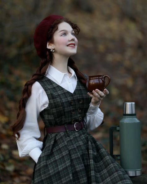 50s Winter Fashion, Little Women Fashion, Victorian Inspired Outfits, Personality Outfits, Hobbit Aesthetic, Dress Coat Outfit, Victorian Fashion Women, Braidsmaid Dresses, Scottish Style