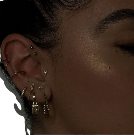 Minimalist Ear Piercings, Ear Peircings, Ear Curation, Cool Ear Piercings, Pretty Ear Piercings, Cute Ear Piercings, Cool Piercings, Ear Style, Piercing Inspo