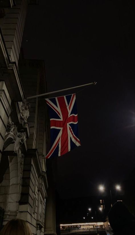 Hobie Brown, England Aesthetic, Spider Punk, Aesthetic London, Spider Man Across The Spider Verse, London Vibes, All The Bright Places, London Dreams, Across The Spider Verse