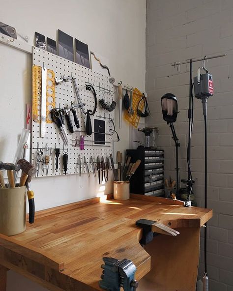 Jewellery Bench Ideas, Jewellery Workshop Ideas, Jewelry Making Station, Jewelry Workshop Studio, Home Jewelry Studio, Metalsmith Studio, Jewelry Making Studio, Silversmithing Studio, Silversmith Studio