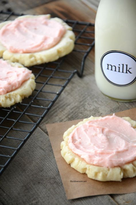 Swig Sugar Cookie Recipe, Tea Therapy, Swig Cookies, Swig Sugar Cookies, Sour Cream Frosting, Yummy Sugar Cookies, Lemon Sugar Cookies, Sour Cream Recipes, Buttermilk Chicken