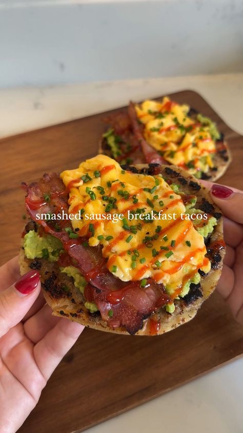 Holly Dingwall | SMASHED SAUSAGE BREAKFAST TACOS 🌮🍳 These are such a quick easy, fun and delicious breakfast idea to level up your usual Sunday breakfast o… | Instagram Chives Recipe, Eggs Scrambled, Mini Tortillas, Avocado Breakfast, Scrambled Egg, Bacon Breakfast, Smashed Avocado, Easy Healthy Meal Prep, Sunday Breakfast