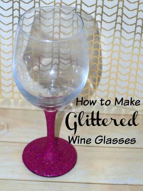 Glittered wine glasses are all over!  Learn how to make your own glitter wine glasses, quick and easily. Cheap Bridal Shower Gifts, Glitter Wine Glasses Diy, Glitter Wallpaper Iphone, How To Make Glitter, Glitter Wine Glasses, Diy Wine Glasses, Glitter Glasses, Wine Craft, Wine Glass Crafts