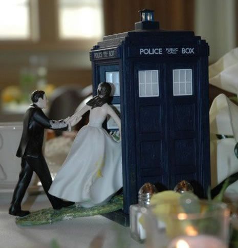 TARDIS Cake Topper Doctor Who Cakes, Tardis Cake, Doctor Who Wedding, Geek Wedding, The Tardis, Doctor Who Tardis, Cool Wedding Cakes, Wedding Topper, Geek Life