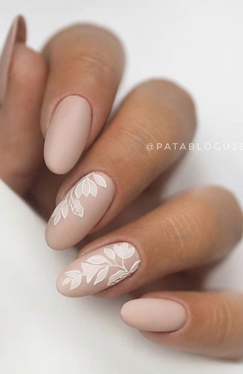 10 Pretty Neutral Wedding Day Nail Ideas - weddingsonline Neutral Wedding Nails, Wedding Day Nails, Bridal Nails Designs, Bridesmaids Nails, Wedding Acrylic, Wedding Nails Design, Nail Art Wedding, Bride Nails, Neutral Nails