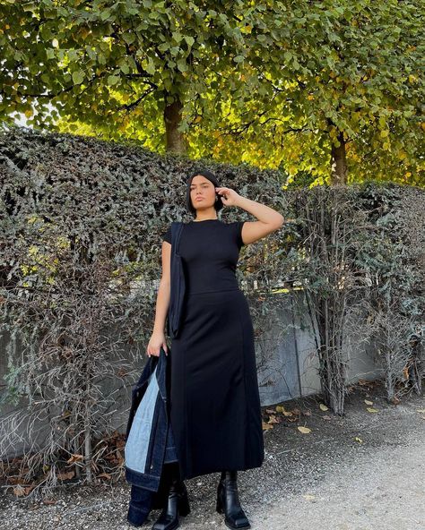 Little Black Dress Outfit, Black Frock, Simple Black Dress, Fall Dress Outfit, Black Dress Outfits, Autumn Dress, Fashion People, Black Midi, Satin Mini Dress