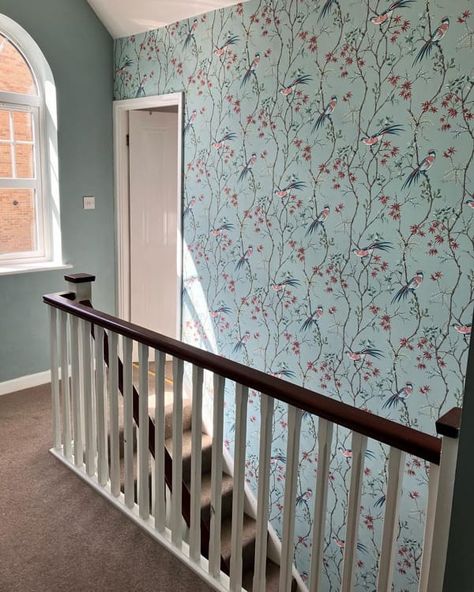 Matching Staircase Wallpaper and Wall Paint Color Decorating Ideas For Stairway Walls, Wallpaper Staircase Wall, Stair Landing Wall Decor, Landing Wall Decor, Landing Wall Ideas, Banister Update, Staircase Wallpaper Ideas, Stair Platform, Top Of Stairs Decor