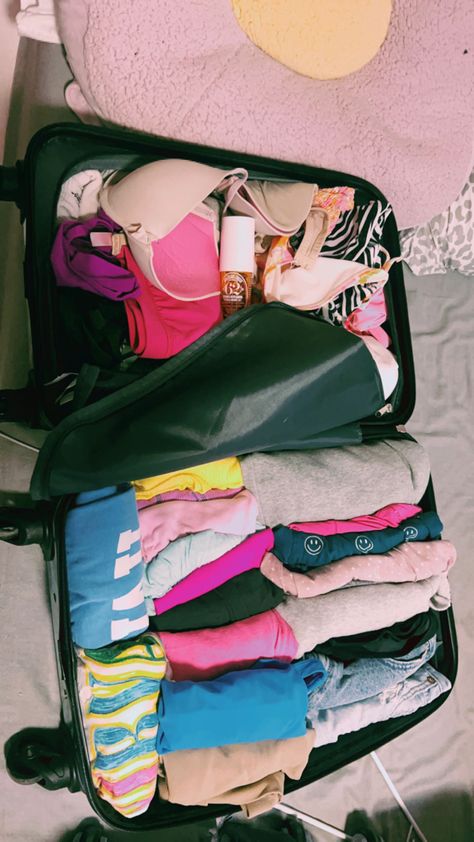 Bag Packing Snap, Suitcase Packing Snaps, Suitcase Packing Aesthetic Summer, Packed Suitcase Aesthetic, Aesthetic Packing Suitcase, Cloth Packing, Medicine Snaps, Luggage Packing, Women Looking For Men