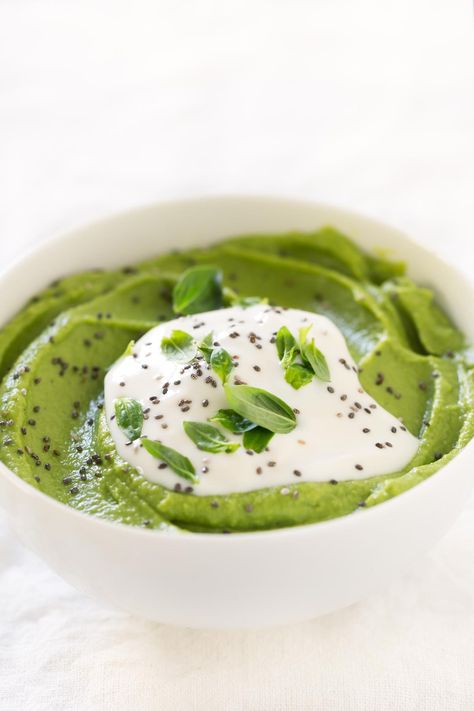 This pea puree is ready in 15 minutes and is really easy to make. I'm obsessed with this amazing recipe. It's the perfect side! Pea Puree, Aip Paleo Recipes, Veg Dishes, Healthy Vegan Snacks, Raw Vegan Recipes, Evening Meals, Veggie Sides, Delicious Vegan Recipes, Vegan Snacks