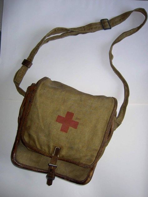 Medieval Medic, Apocalypse Bag, Oc Accessories Ideas, The Long Dark, Ww2 Uniforms, Medical Bag, Concept Clothing, Medical Aesthetic, Post Apocalypse