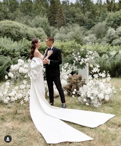 Chuppah Flowers, Arch Flowers, Wedding Ceremony Backdrop, Wedding Ceremony Flowers, Have Inspiration, Bali Wedding, Ceremony Inspiration, Ceremony Arch, Ceremony Flowers