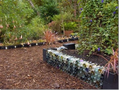 Gravel Yard, Wine Bottle Garden, Wine Bottle Wall, Bottle House, Recycled Wine Bottles, Beautiful Bottles, Diy Raised Garden, Recycled Garden, Bottle Garden