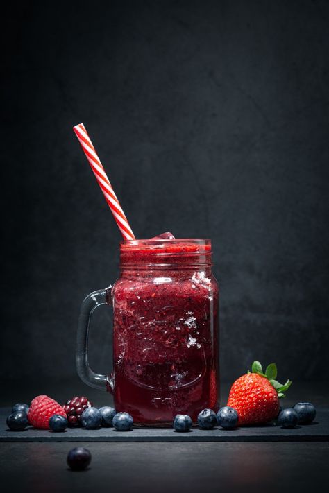 Red Smoothie Aesthetic, Smoothie Design, Smoothie Photo, Juice Photo, Juice Photography, Protein Juice, Berries Smoothie, Fruit Smoothie Recipe, Smoothie Jar