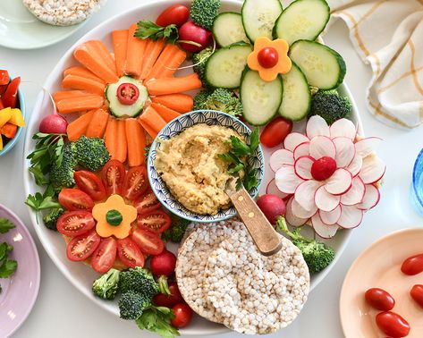 Vegetable Tray Ideas, Flower Shaped Cookies, Vegetable Tray, Vegetable Platter, Cake Flower, Charcuterie Inspiration, Tray Ideas, Cake Flowers, Veggie Tray