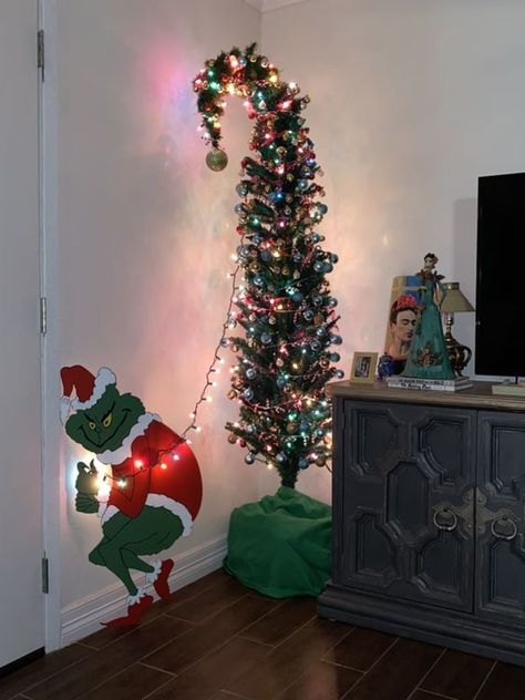 Hrinch Tree, Grinch Christmas Office Decor, How To Make Grinch Arms For Tree, Grinch Wall Decorations Diy, Upside Down Christmas Tree Ideas Grinch, Diy The Grinch Decorations, Easy Diy Grinch Christmas Tree, Grinch Living Room Ideas, Grinch Themed Christmas Decoration Living Room