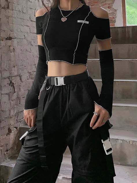 Techwear Top, Sleeveless Crop Top Outfit, Edgy Crochet, Black Sleeveless Crop Top, Techwear Women, Hoodies Trendy, E Girl Style, Fitness Attire, Trendy Sweatshirts