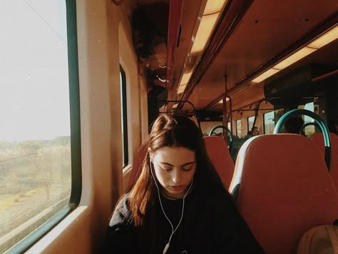 L o r e e e h h Women Photoshoot, Lady Stardust, Friends Adventures, Foto Poses, Cinematic Photography, Foodie Travel, Train Travel, Film Aesthetic, Photo Instagram