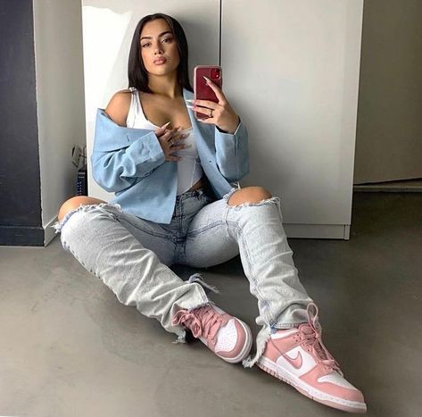 Nike Low Dunks Outfit, Air Jordans Women Outfit Style, Air Jordans Women Outfit, Fits With Jordans, Low Dunks Outfit, Dunk Low Outfit Women, Air Jordans Outfit, Jordan 1 Low Outfit, Pink Pallet