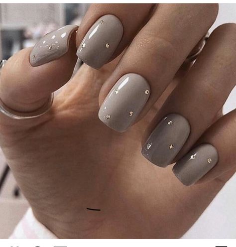 Light Brown Nail Polish, Light Gray Nails, Grey Nail Designs, Pink Nail Colors, Brown Nail Polish, Remove Acrylic Nails, Brown Nail, Gray Nails, Pearl Nails