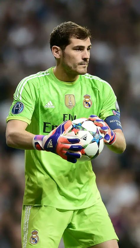 Goal Keeper Wallpaper, Casillas Real Madrid, Real Madrid 2014, Ronaldo Haircut, Real Madrid Pictures, Goal Keeper, Thibaut Courtois, Real Madrid Team, Football Or Soccer